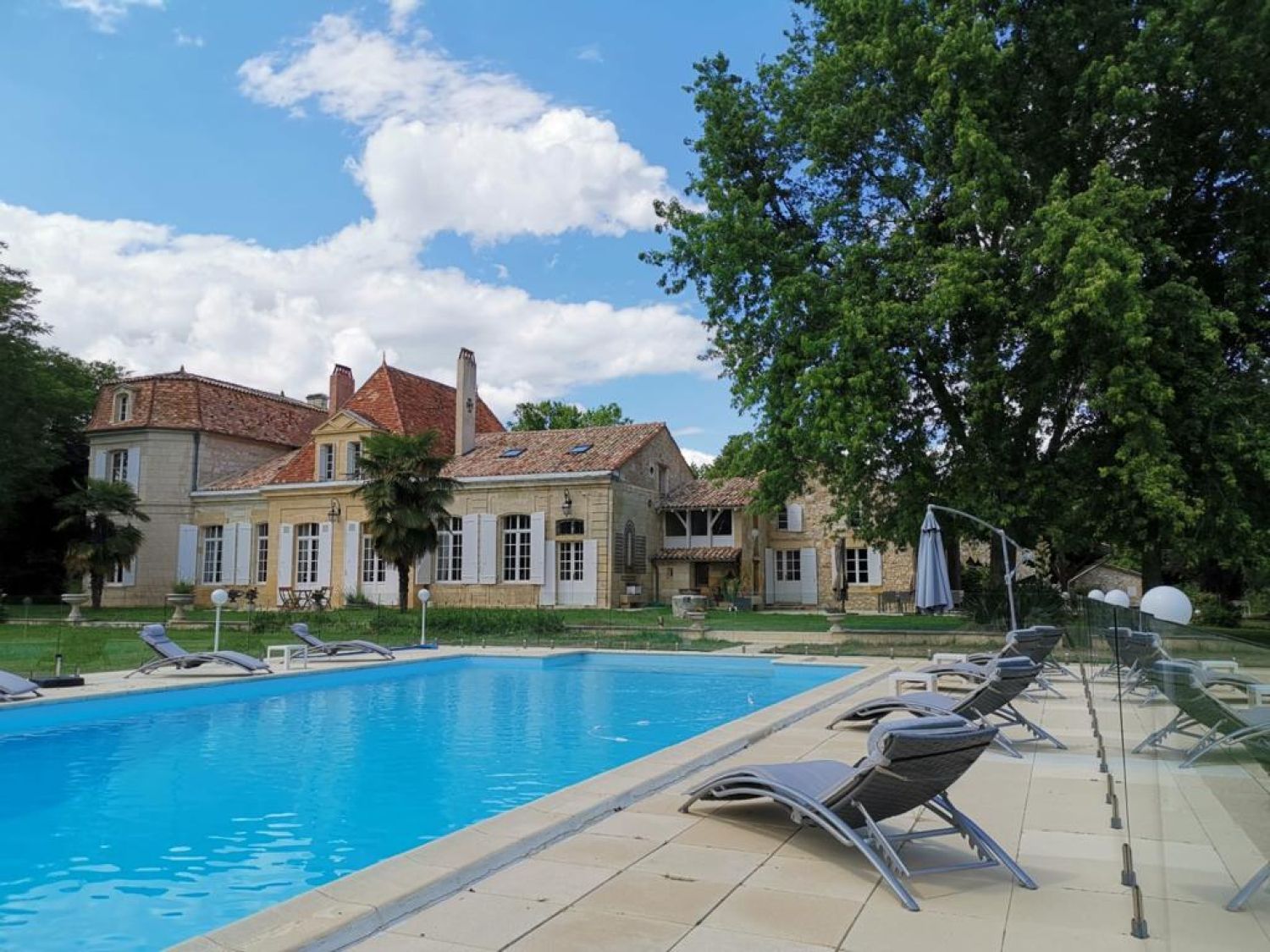 Chartreuse in Dordogne Pilates & Wellness Retreat with Pool & Park