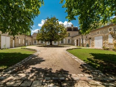 Chartreuse in Dordogne Pilates & Wellness Retreat with Pool & Park