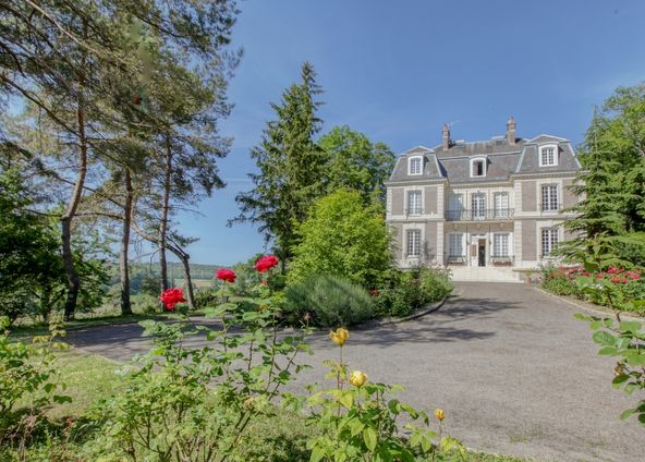 Charming castle with a huge garden