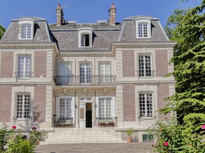 Charming castle with a huge garden