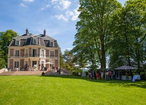 Charming castle with a huge garden