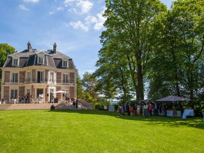 Charming castle with a huge garden