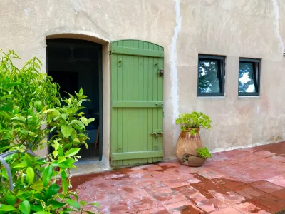Provençal Farmhouse with Pool & Vineyard Views for Events