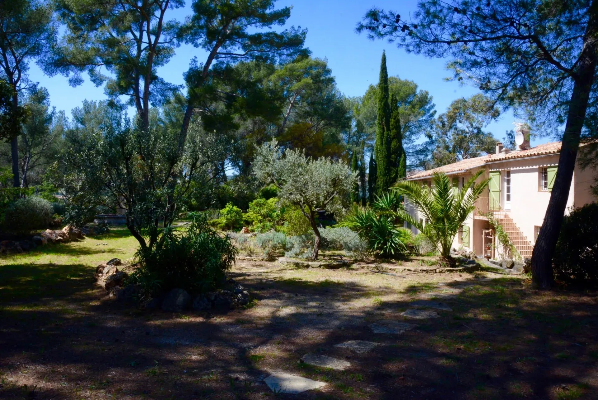 Provençal Farmhouse with Pool & Vineyard Views for Events