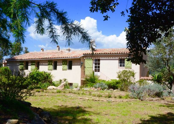 Provençal Farmhouse with Pool & Vineyard Views for Events