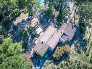Provençal Farmhouse with Pool & Vineyard Views for Events
