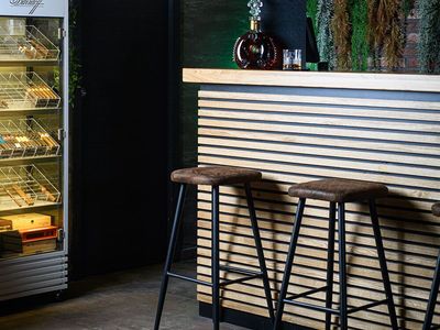 Lounge/Club 100 people