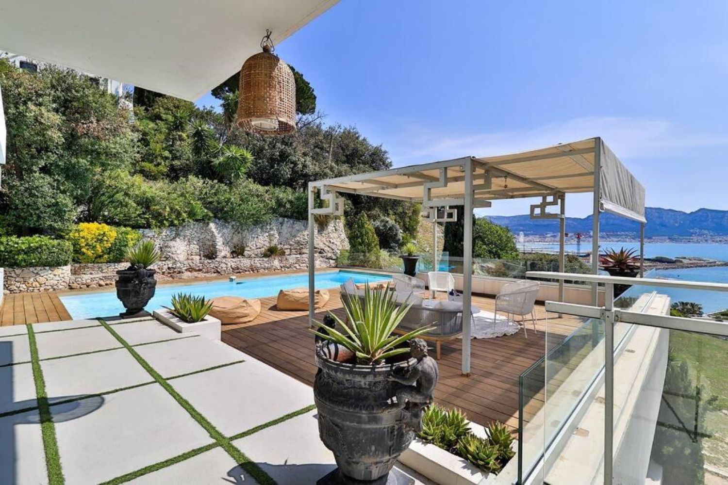 Villa with Panoramic Sea View & Pétanque Court in Marseille