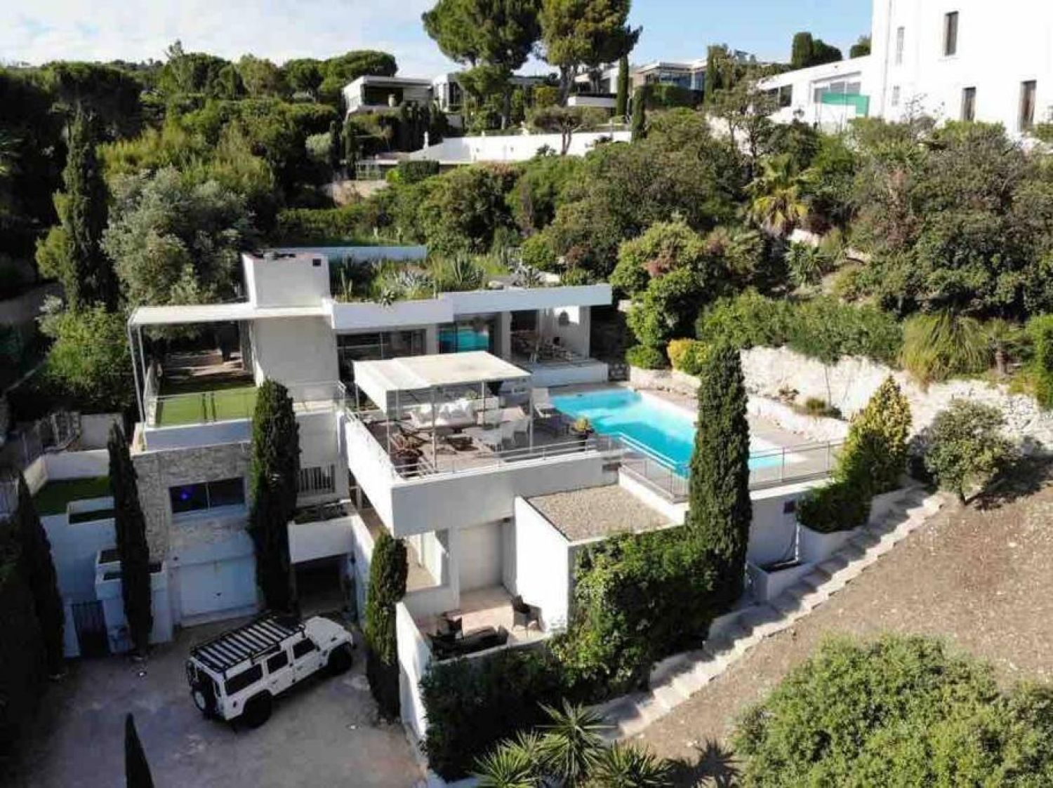 Villa with Panoramic Sea View & Pétanque Court in Marseille