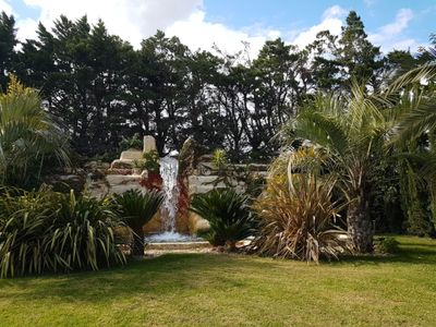 Extérieur exceptionnel, cascade piscine pool house et oliveraie 