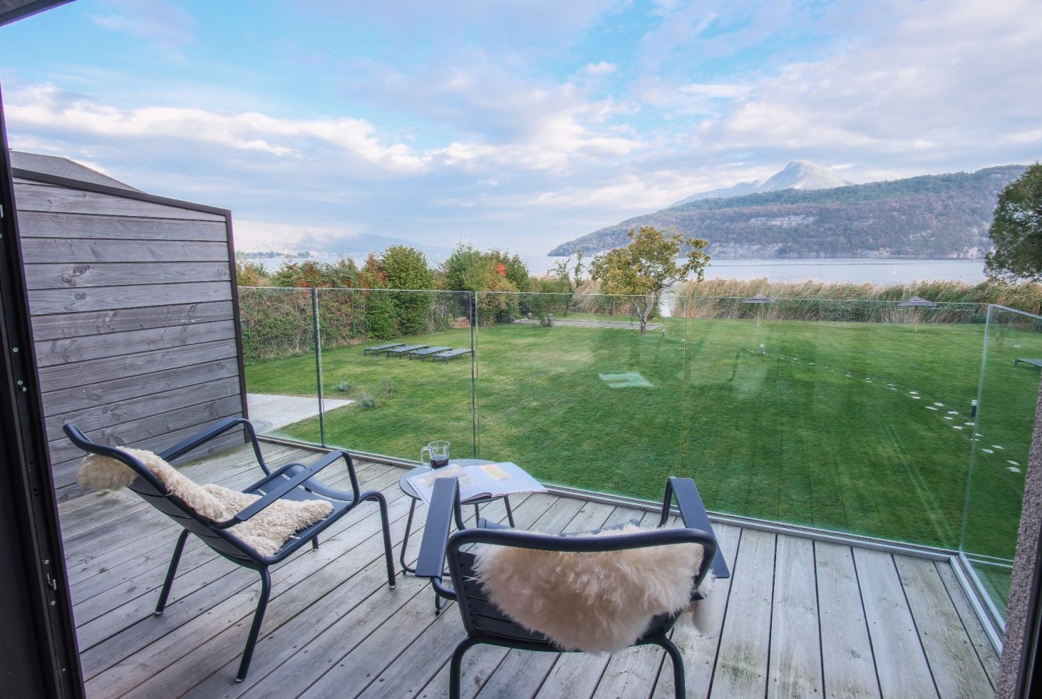 Lake Annecy Hotel Venue: Events with Mountain Views & Beachfront Access