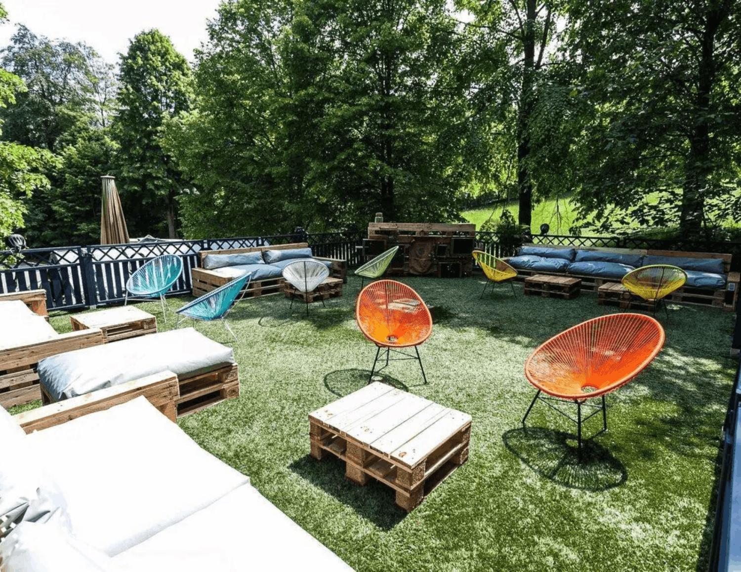 Terrace restaurant in the Parc de Saint-Cloud