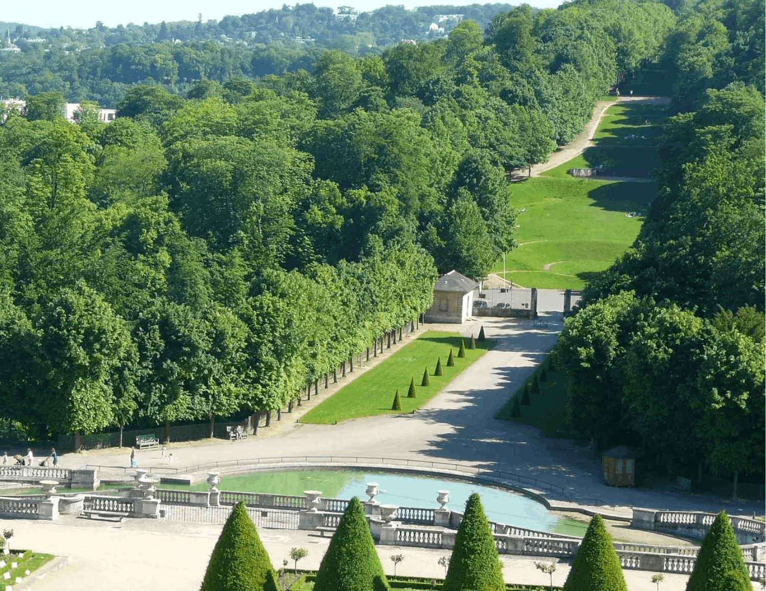Terrace restaurant in the Parc de Saint-Cloud