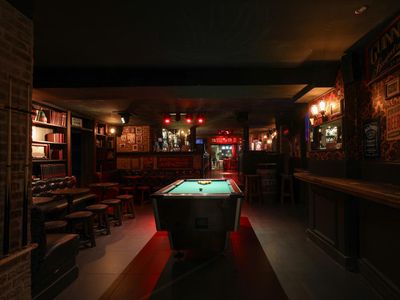 Spacious Pub in Cannes for Events Near the Croisette