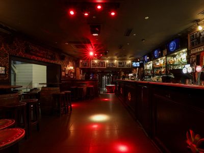 Spacious Pub in Cannes for Events Near the Croisette