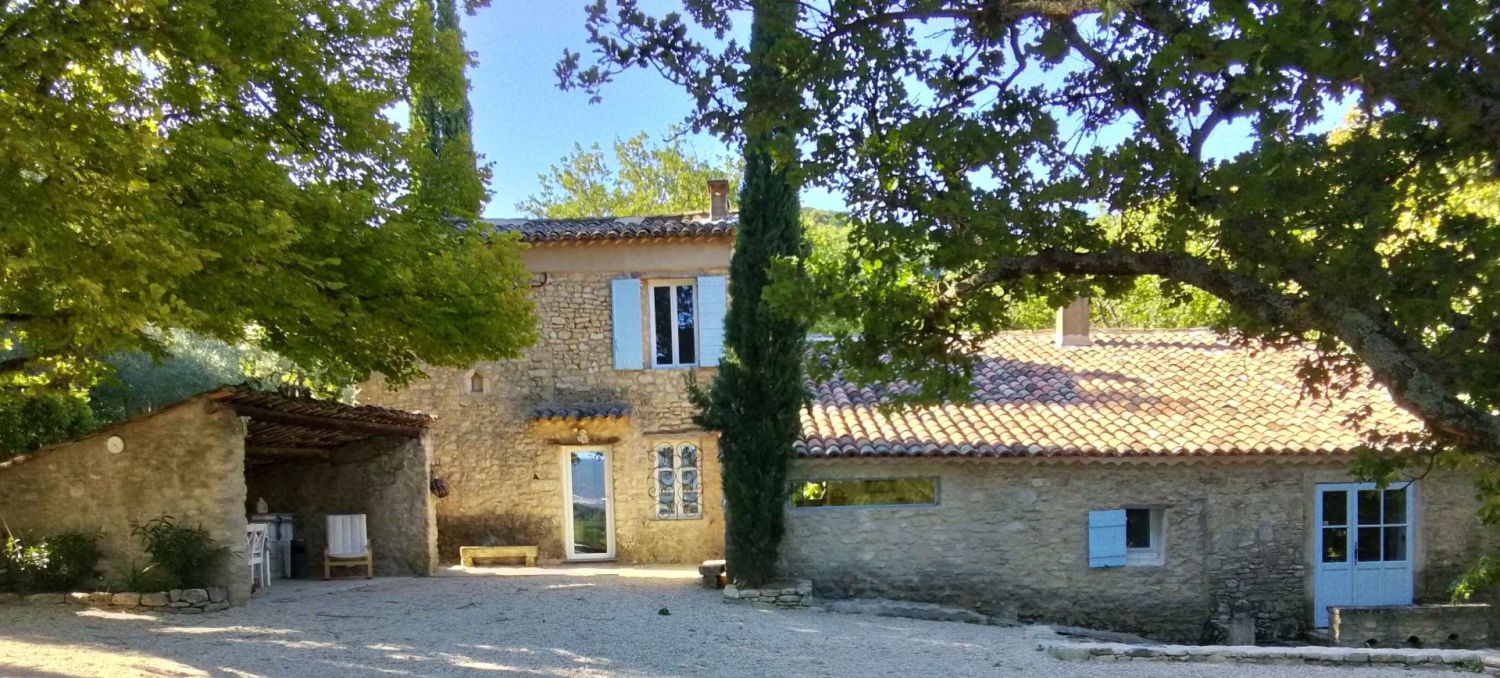 Luberon Estate: Terraced Gardens with Pool & Mountain Views