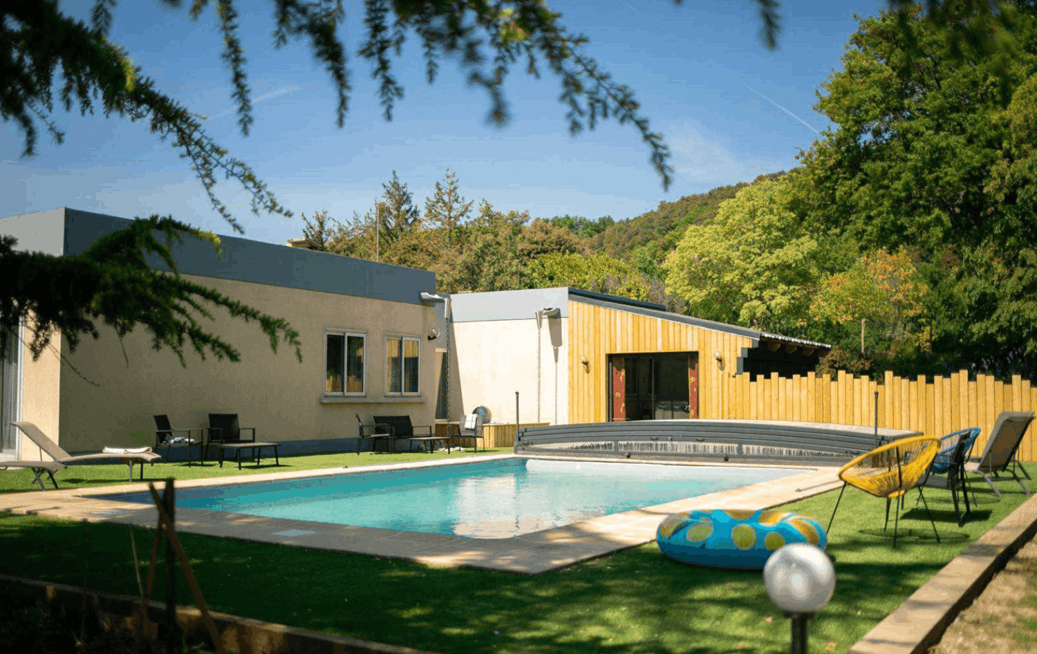 Bright Villa with Vercors View & Garden in Charmes-sur-Rhône