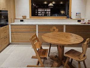 Bright, modern chalet at the foot of the pistes