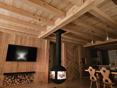 Bright, modern chalet at the foot of the pistes