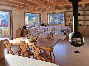 Bright, modern chalet at the foot of the pistes