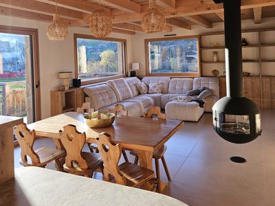 Bright, modern chalet at the foot of the pistes