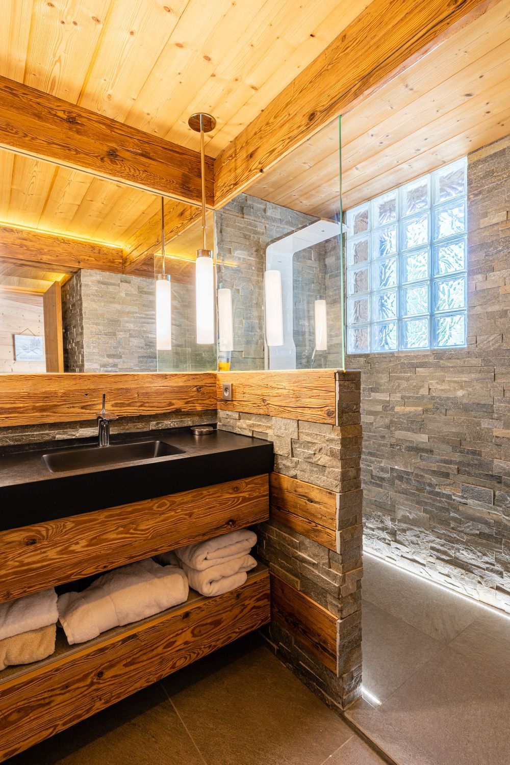 200m² chalet with magnificent view 