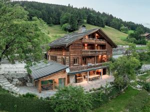 Luxury Chalet in Les Villards-sur-Thônes with Mountain View & Pool