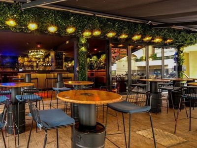 Stylish Cannes Bar with Terrace for Parties & Events