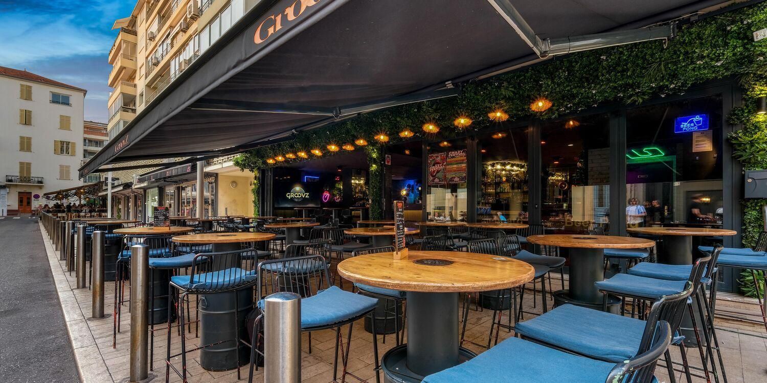 Stylish Cannes Bar with Terrace for Parties & Events