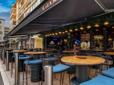 Stylish Cannes Bar with Terrace for Parties & Events