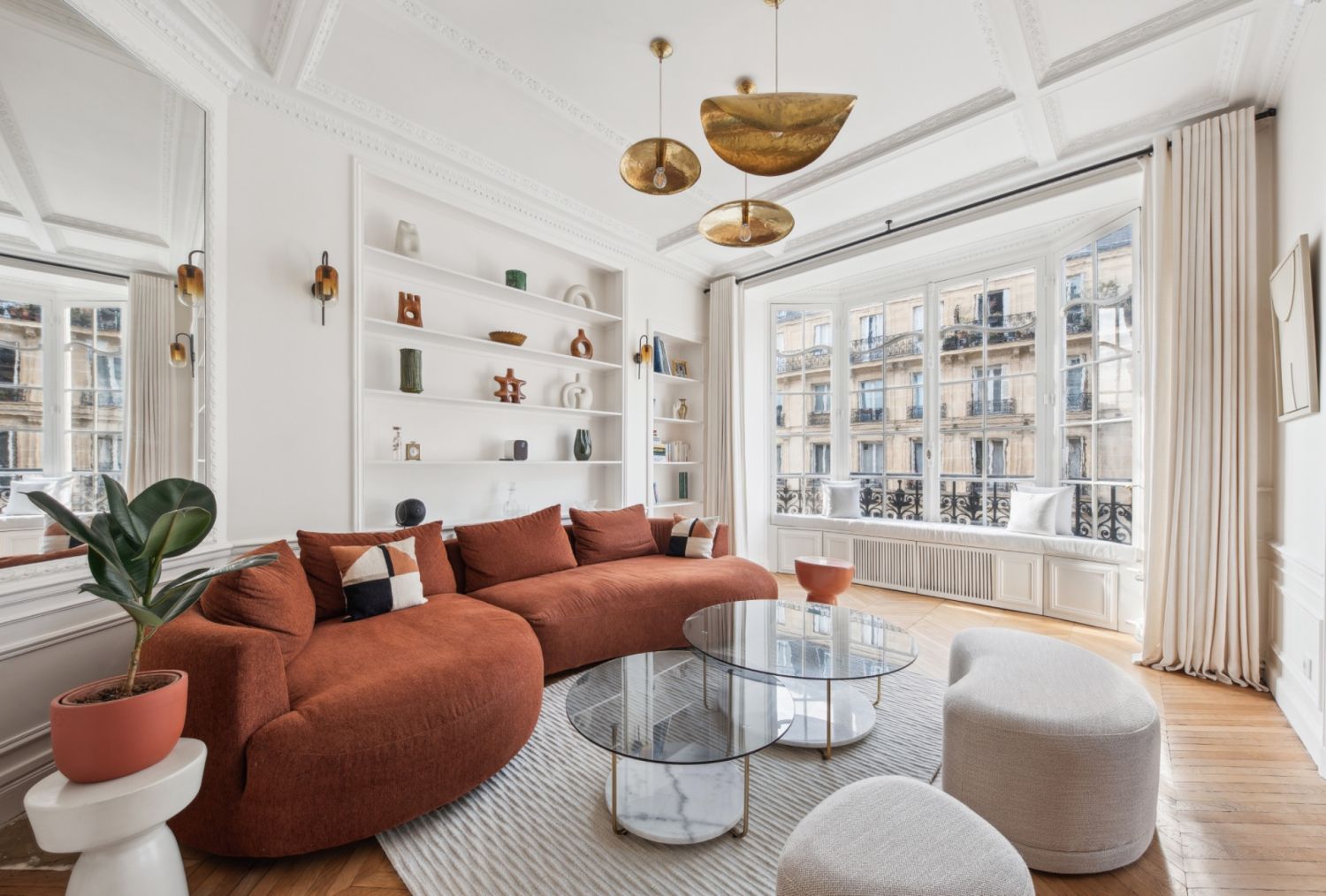 Elegant Parisian Living Room Venue with Natural Light & High Ceilings