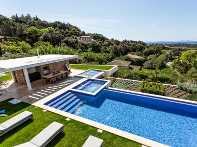  Contemporary villa with breathtaking views