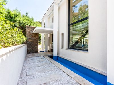  Contemporary villa with breathtaking views