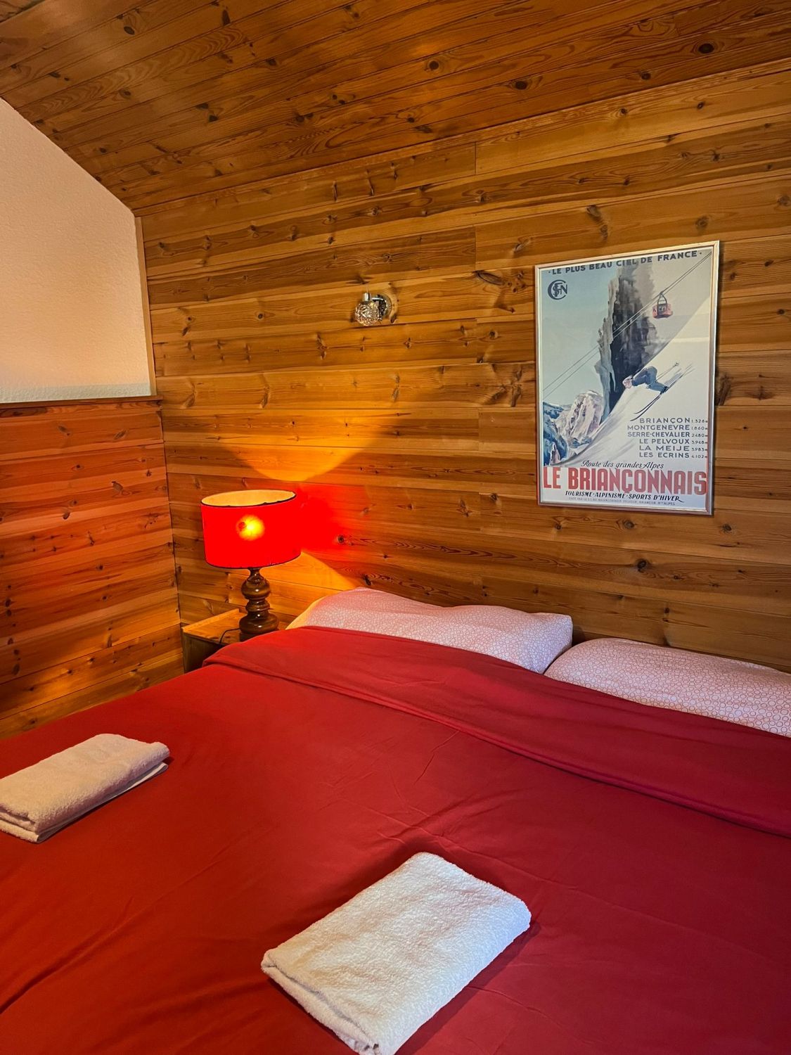 Old farmhouse renovated as a B&B and workplace: warm Alpine atmosphere