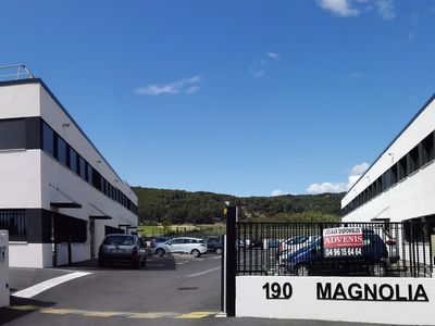 Bright Meeting Room for 8-10 People in Éguilles