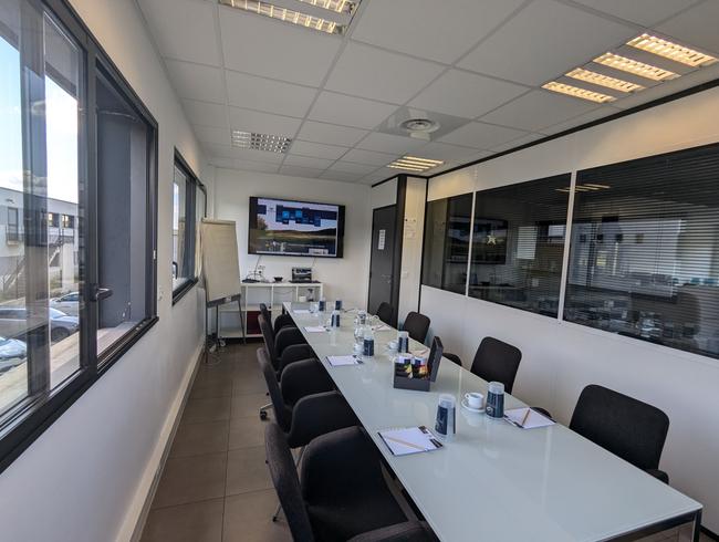 Bright Meeting Room for 8-10 People in Éguilles