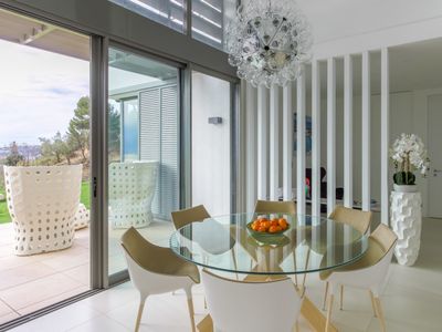 Villa aerial view of Nice and the sea 5 minutes from the motorway and 15 minutes from Monaco