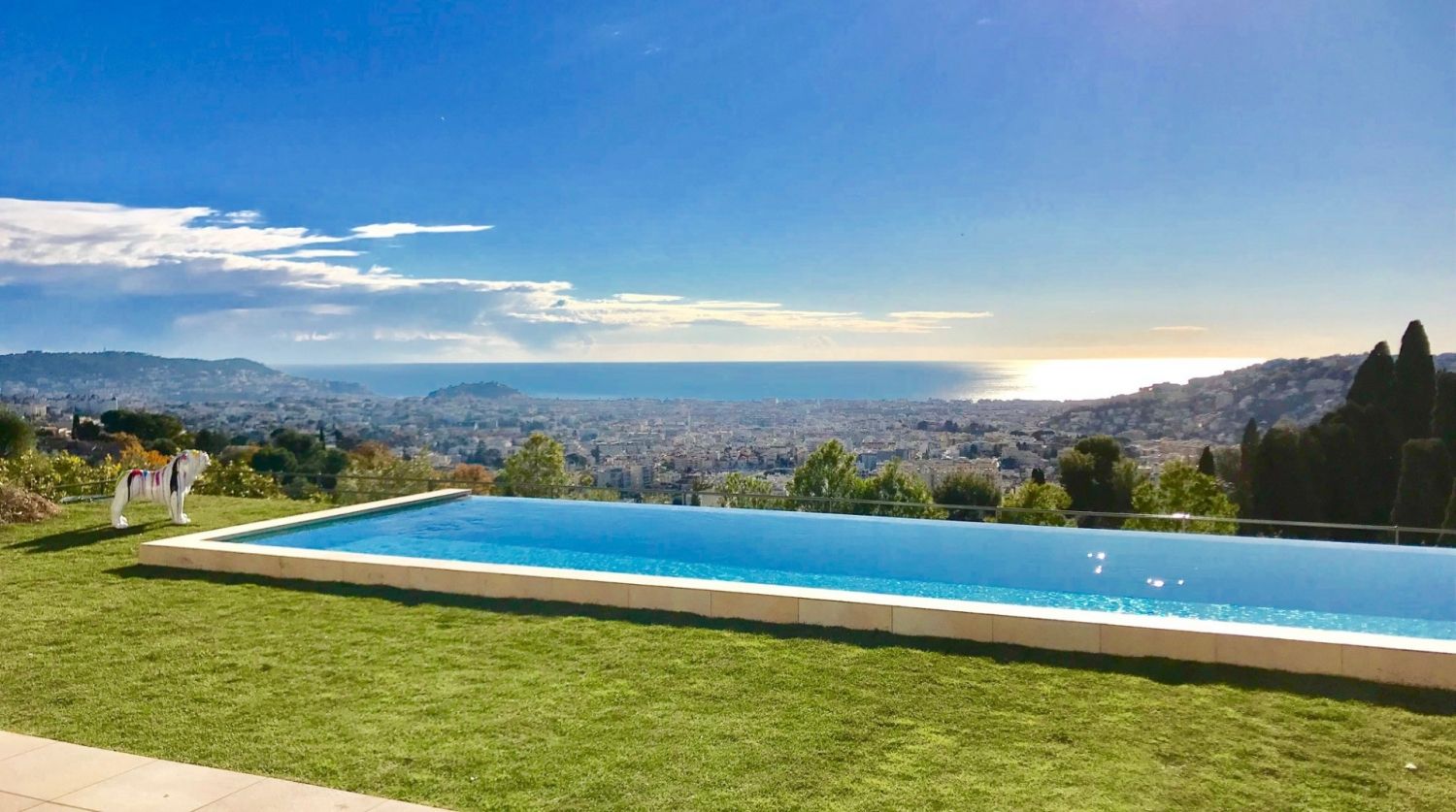 Villa aerial view of Nice and the sea 5 minutes from the motorway and 15 minutes from Monaco