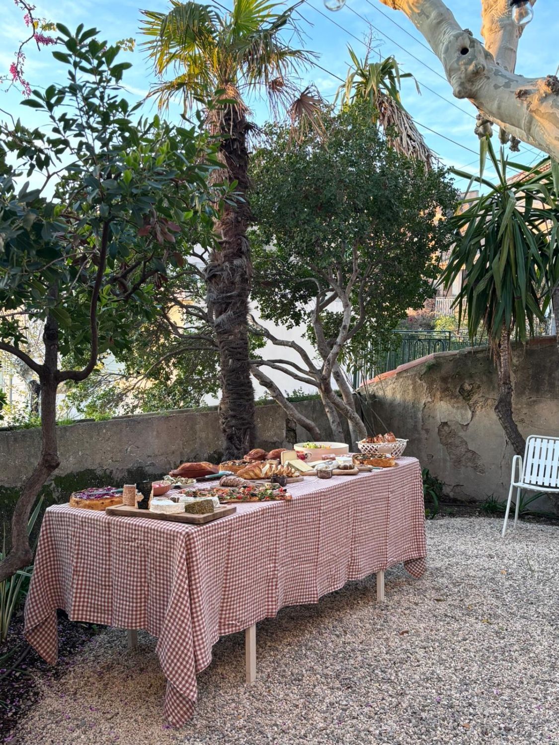 Atypical villa on the Corniche Kennedy 100 meters from the sea