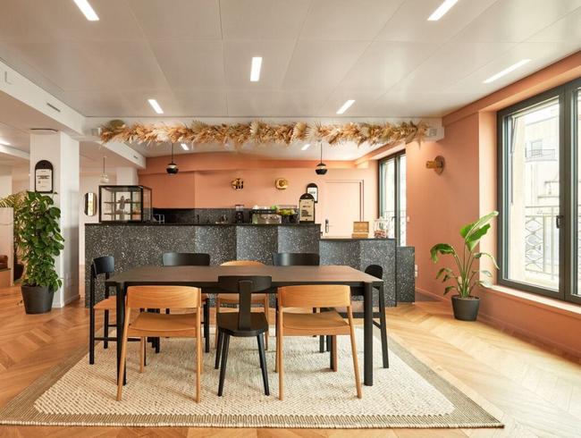Elegant Coworking Space with Eiffel Tower View in Paris