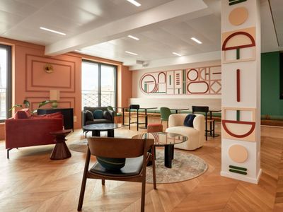 Elegant Coworking Space with Eiffel Tower View in Paris