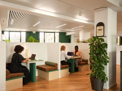 Elegant Coworking Space with Eiffel Tower View in Paris