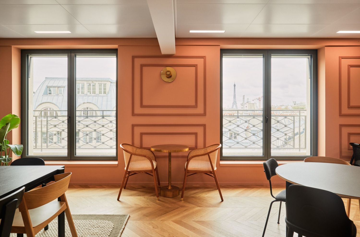 Elegant Coworking Space with Eiffel Tower View in Paris