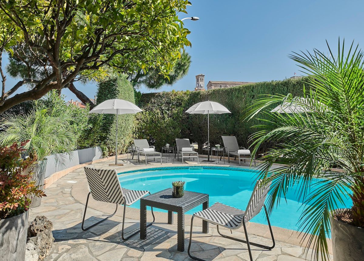 Lieux événementiels personnalisables à Cannes – Avec piscine et véranda