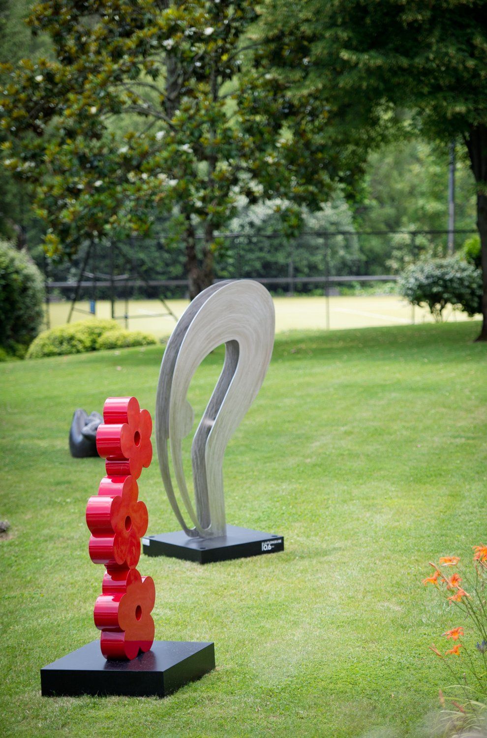 Pop Art Hotel located in a green setting