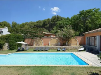 Mas Provençal and its outbuildings