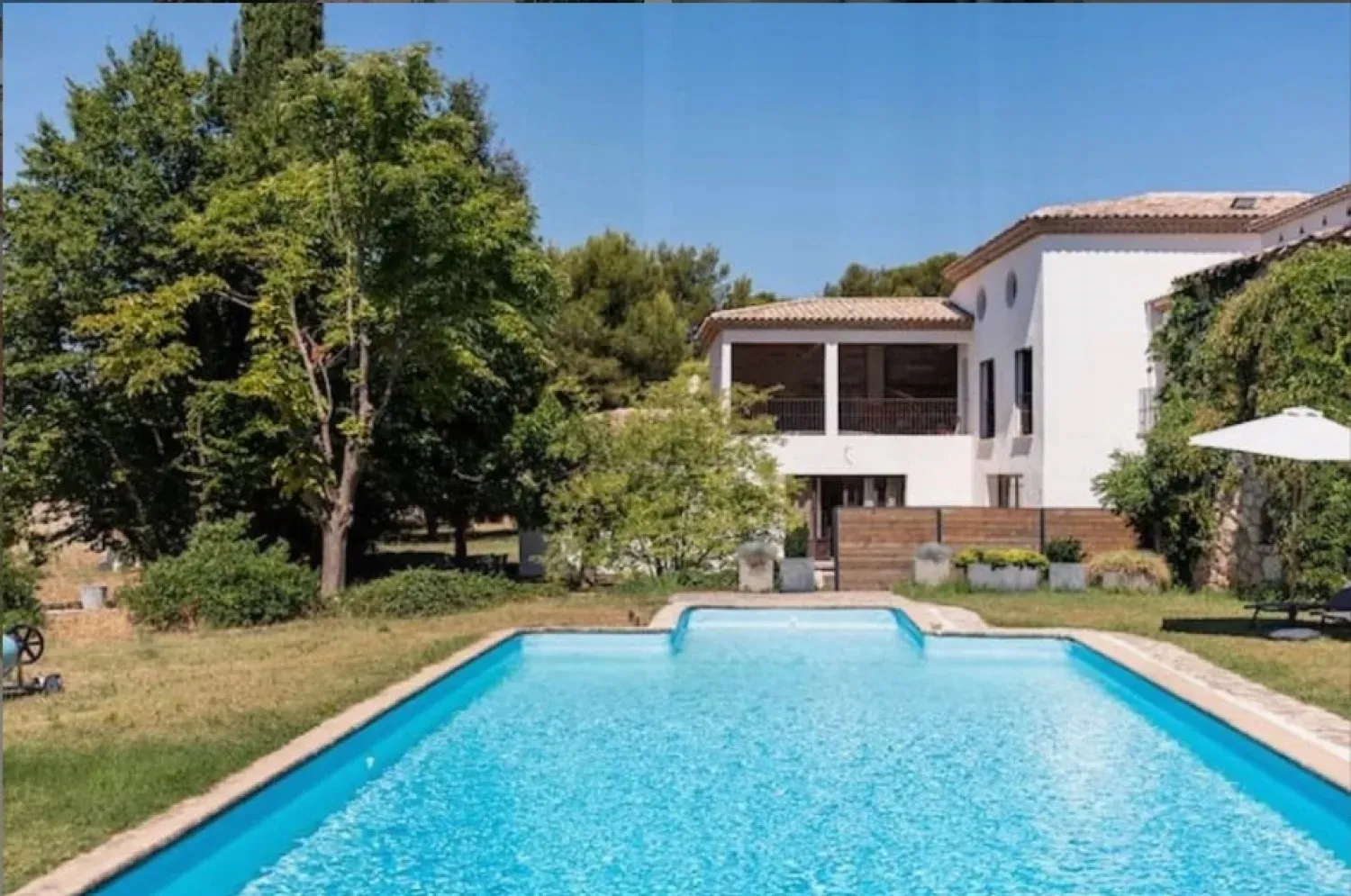 Mas Provençal and its outbuildings