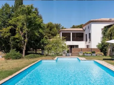 Mas Provençal and its outbuildings