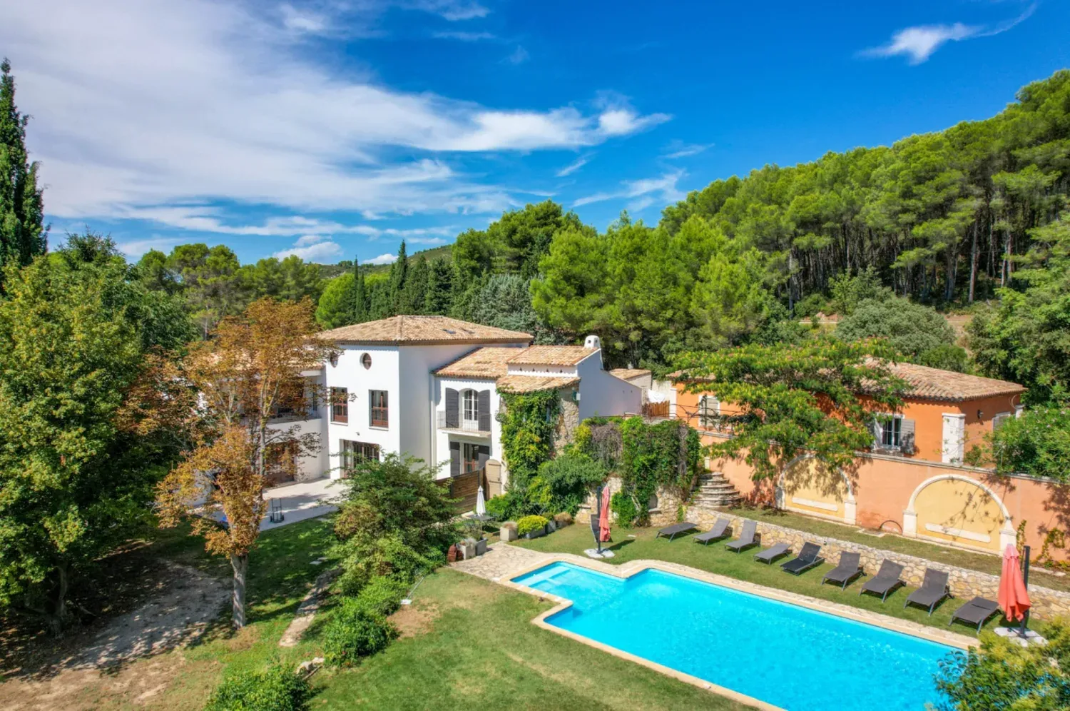 Mas Provençal and its outbuildings