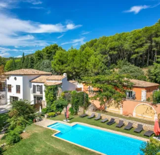 Mas Provençal and its outbuildings